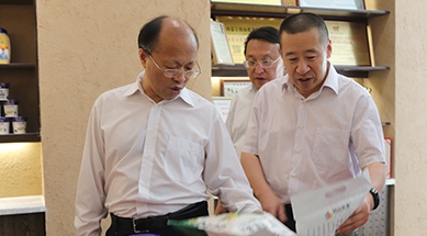 內(nèi)蒙古自治區(qū)政協(xié)黨組書記、主席李秀領(lǐng)考察、調(diào)研我公司
